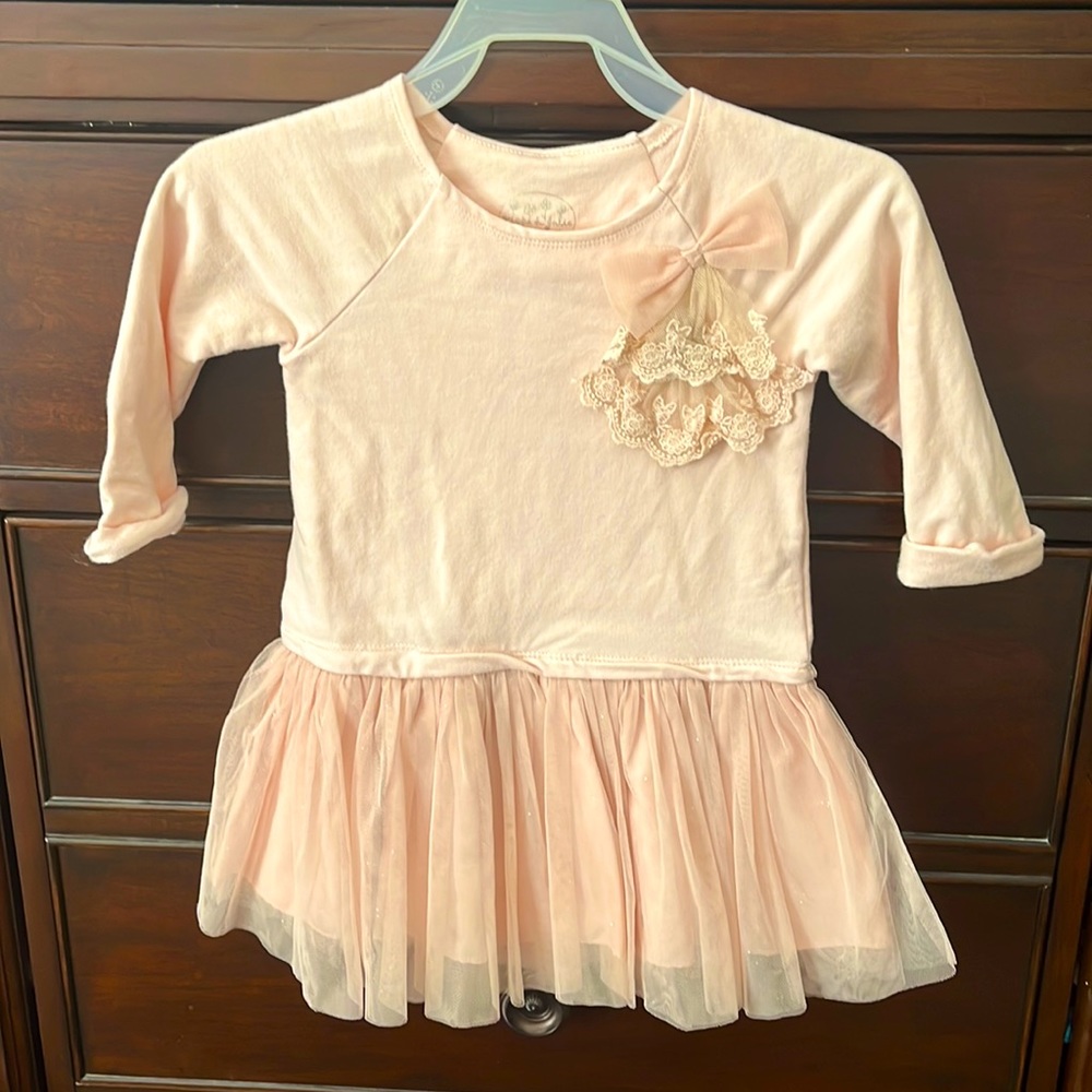 Precious dress with so many details!